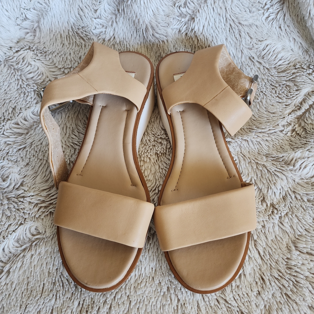 Ellen Degeneres Tan Sandals with Adjustable Straps - Picture 2 of 6